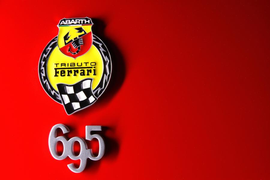 Логотип Abarth 695 Tributo Ferrari 2012 года  (ZA) (фото 20 из 24)
